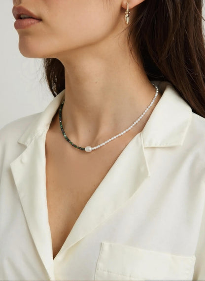 Anyolite and freshwater pearl necklace with a half-and-half design and central pearl bead